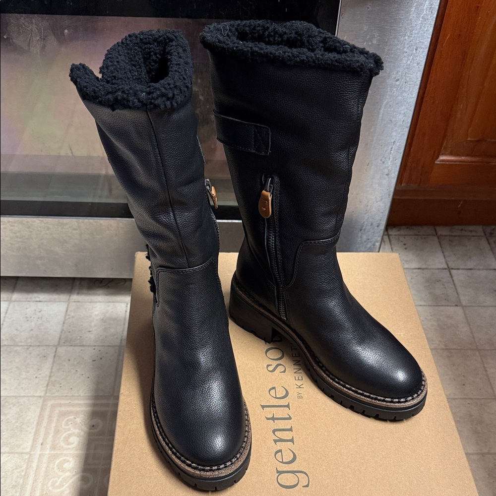 Kenneth Cole Gentle Sole Bradford Black Leather Sherpa Lined Boot - Size 5
